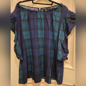 AVARA NWT BLACK WATCH PLAID TOP